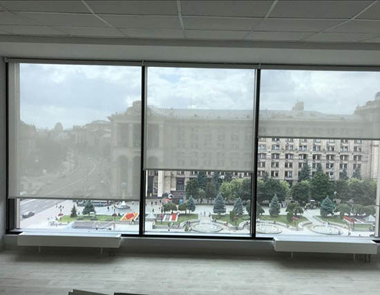 Рулонная штора Screen на Крещатике 